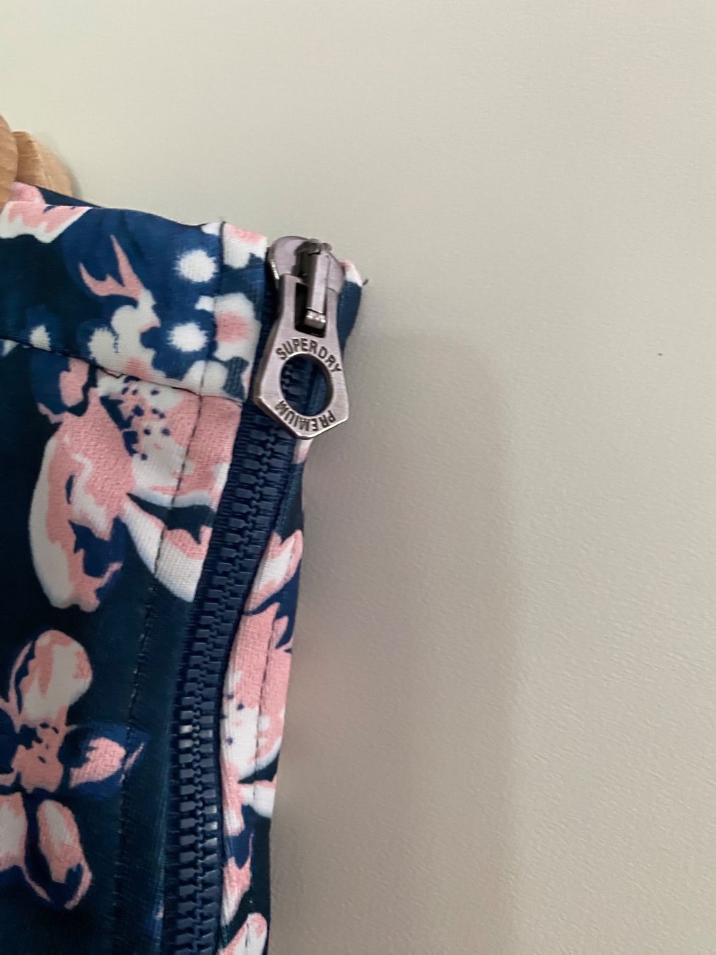 Superdry Gonne: Superdry Rock mit Blumen – Usato da Hünenberg venduto da a.u.849 3