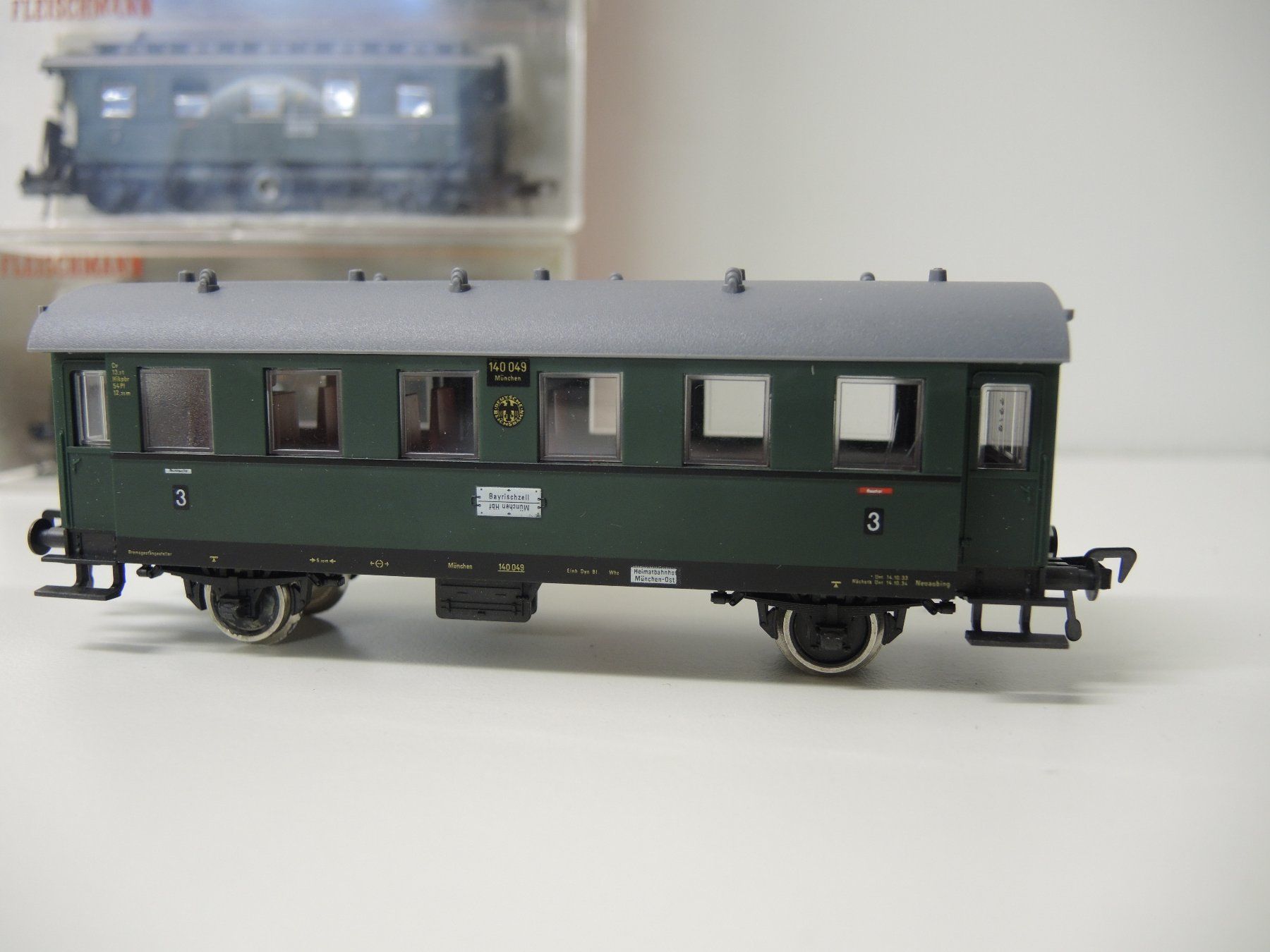 Fleischmann Modellini di ferrovie: Fleischmann DB-Zug mit Diesellok – Difettoso da Dagmersellen venduto da fis_9hty 4
