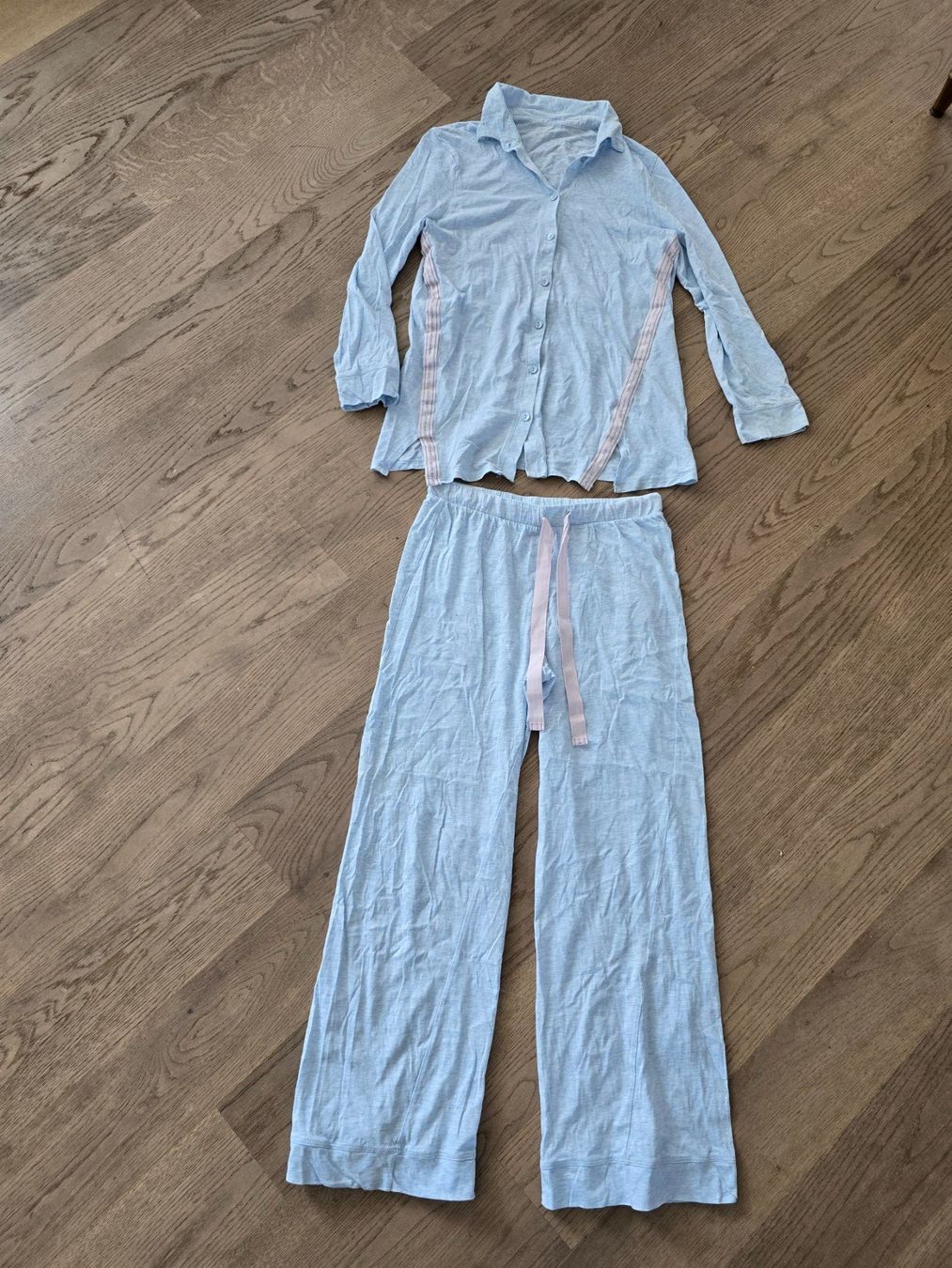 Intimissimi Negligees & Pigiami: Leichtes Schlafanzug-Set von Intimissimi, Grösse S – Usato da Münchenstein venduto da Daisyli