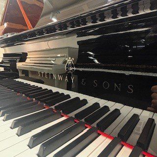 Steinway Strumenti musicali: Steinway&Sons - O-180 schwarz poliert Occ. – Usato da Ittigen venduto da KrompholzMusik 1