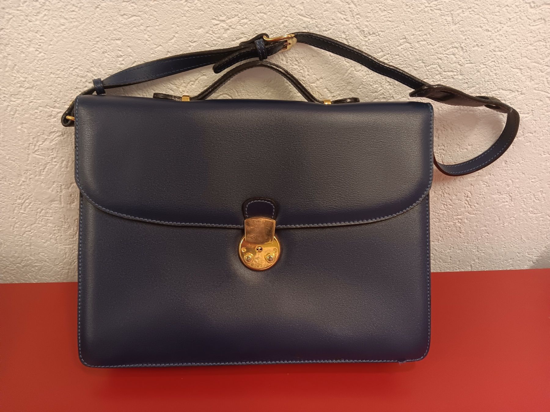 Borse da donna: Sacoche vintage bleue pour dames – Usato da Chéserex venduto da RaynaldC