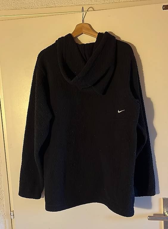 Nike Pullover & Sweatshirts: Pull Nike Sherpa noir taille L / Schwarzes Nike Pullover L – Gebraucht aus Soral von Diiiiiiiane 2