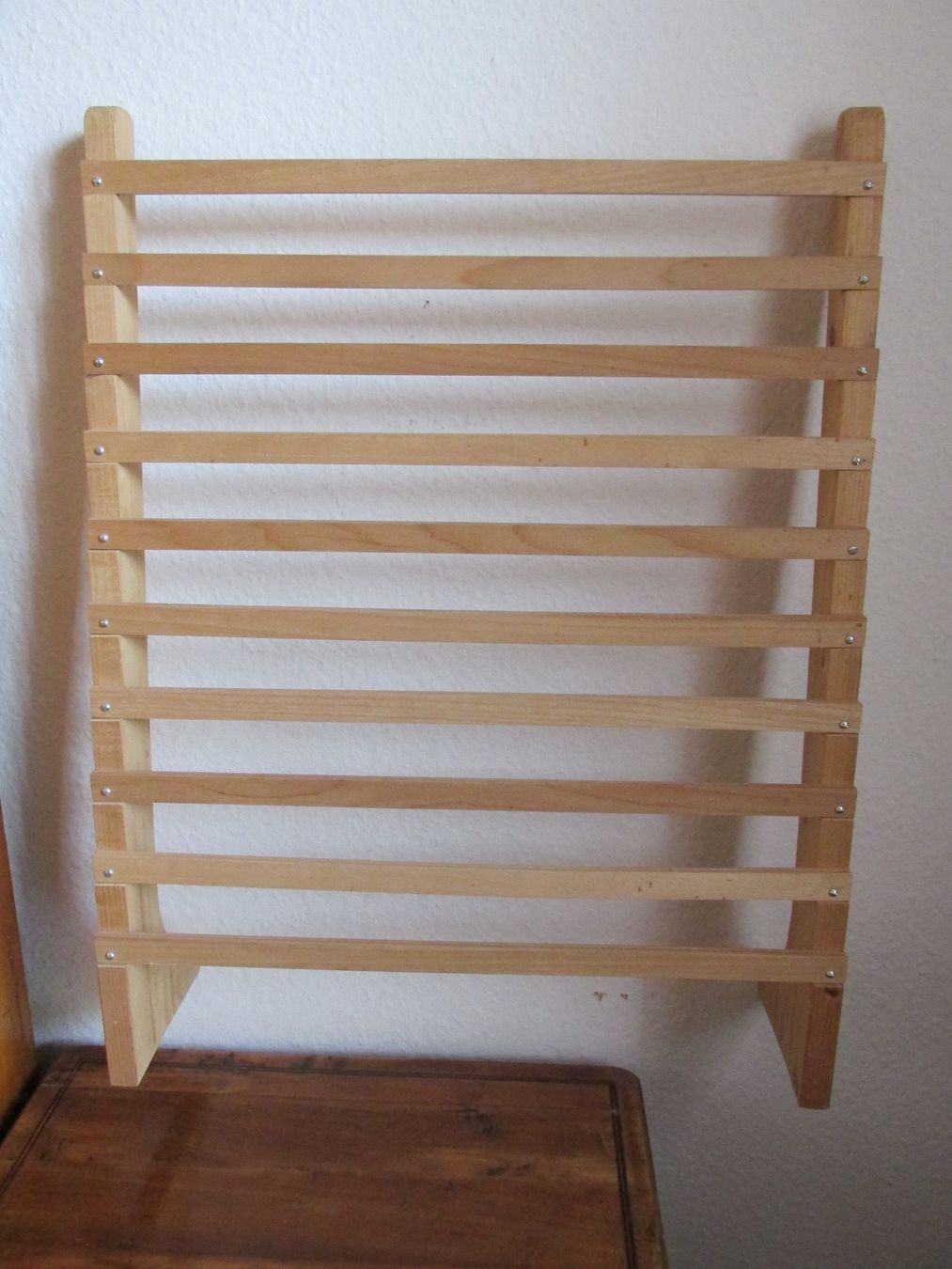 Ladenausstattungen & Messebau: grosser Kartenständer / Kartenhalter aus Holz – Gebraucht aus Winterthur von mat_q5d5 1