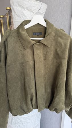 Veste courte Zara vert olive en suédine état neuf