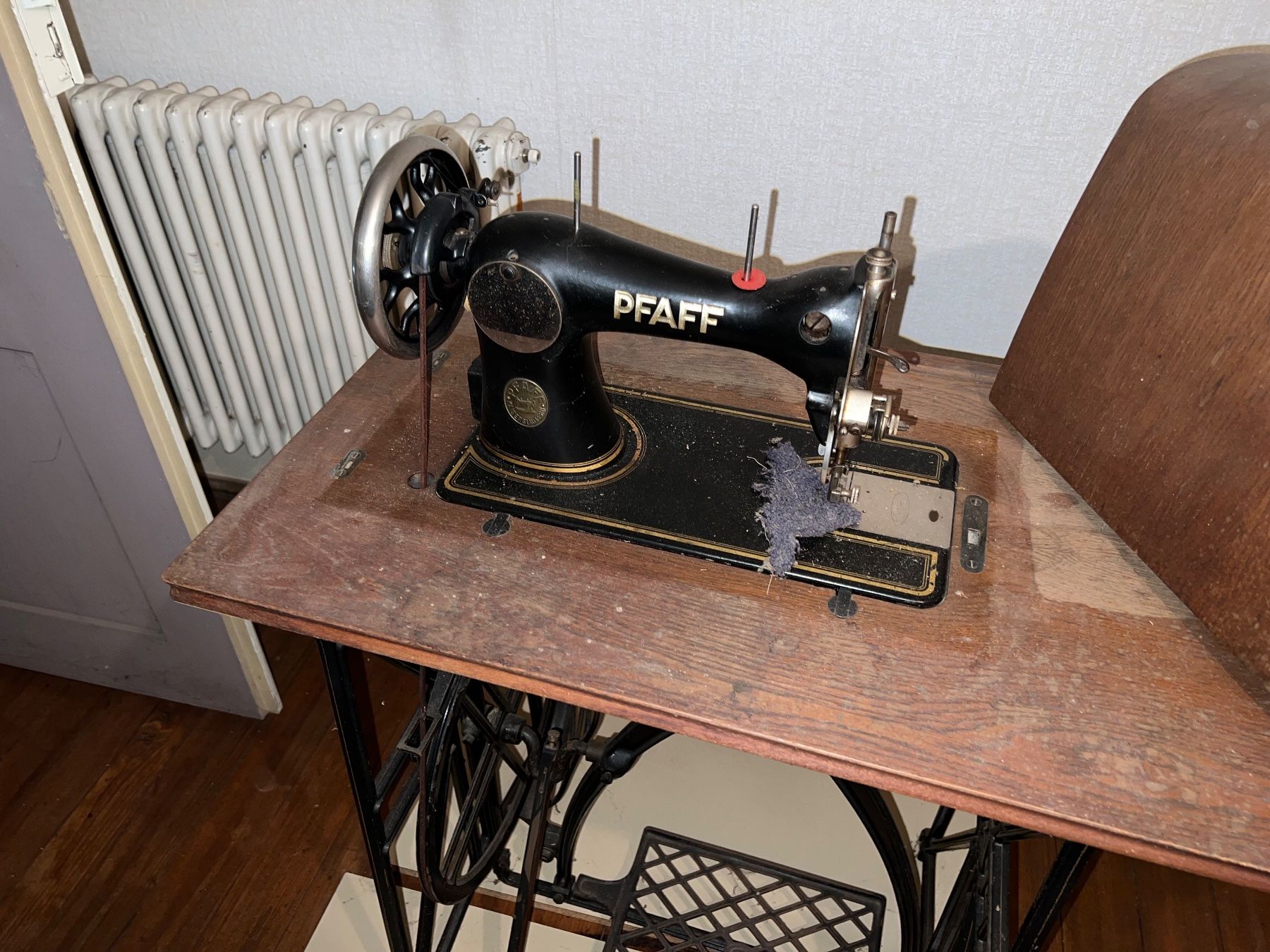 Pfaff Macchine da cucire: Pfaff / Nähmaschine / Antik – Usato da aarwangen venduto da Butzi99 4