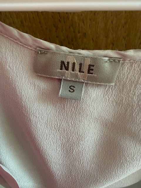 Nile Tuniche: Tunique gris-beige Nile en soie – Nuovo (secondo la descrizione) da Enges venduto da cordec 2