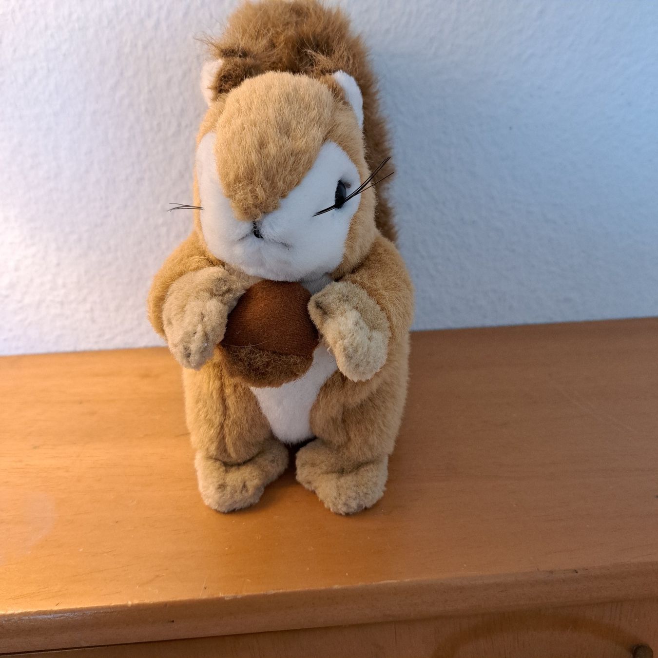 Spielzeuge: Eichhörnchen mit Nuss aus Plüsch – Gebraucht aus Grüningen von Tappio 2