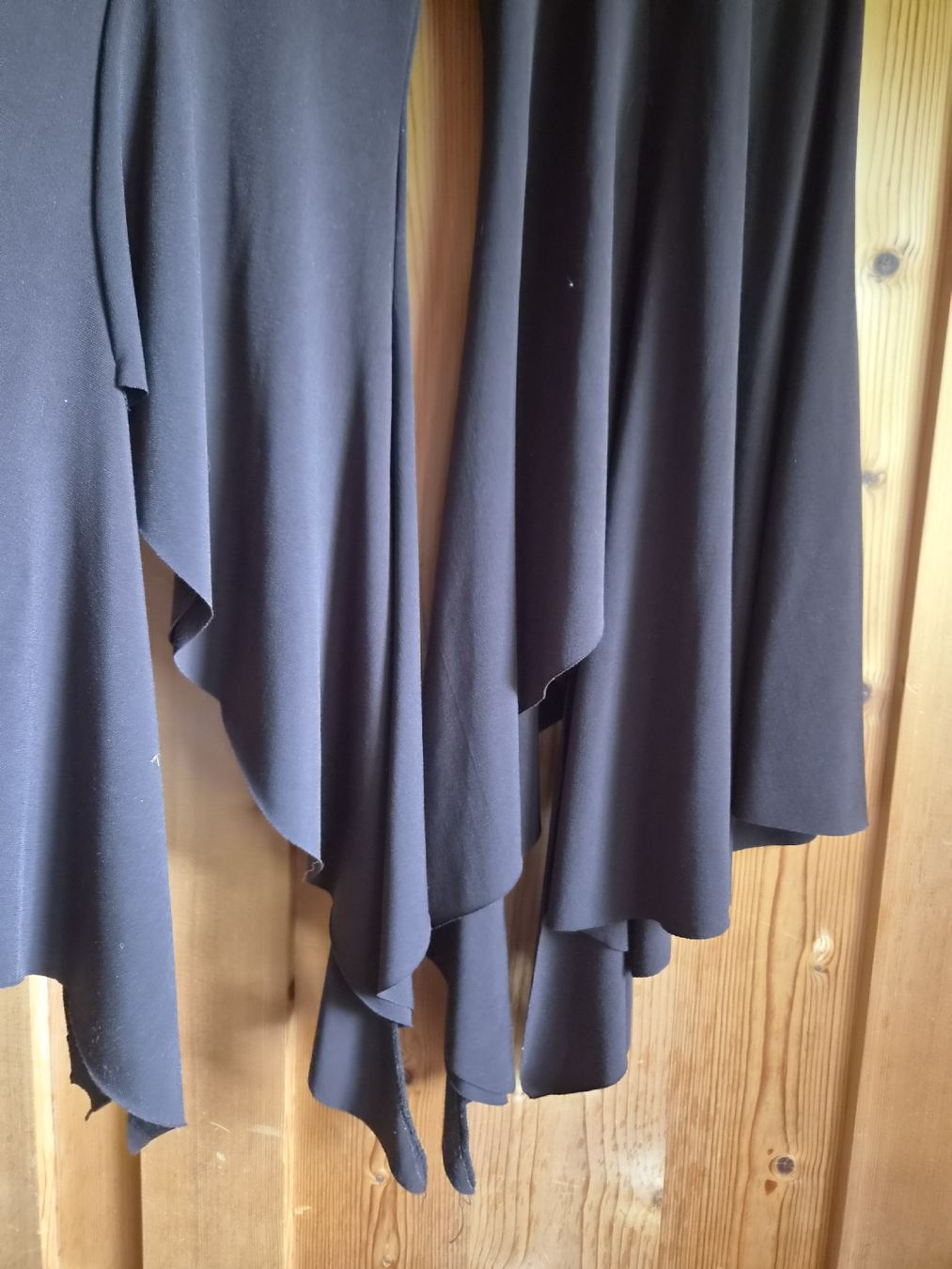 Pantaloni: Hose mit Volants, Grösse M, schokoladebraun – Usato da Wattwil venduto da tannenmeise73 3