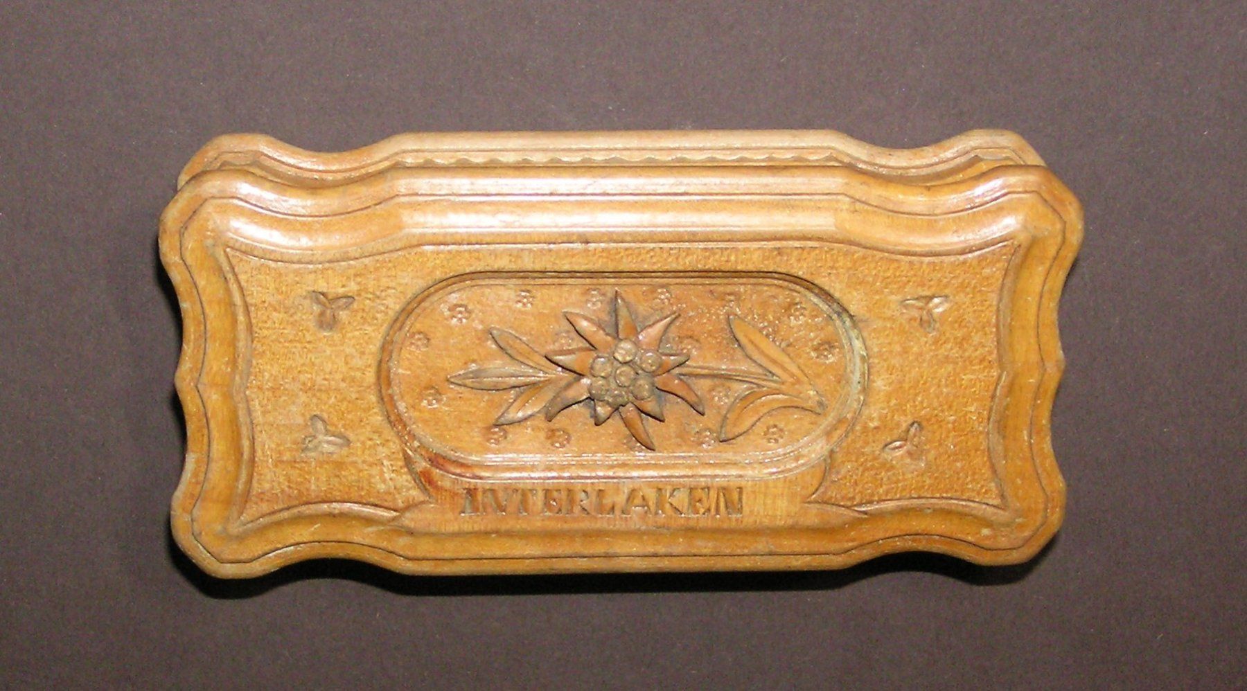 Dosen: ALTE BRIENZER BRIEFMARKEN SCHATULLE – Gebraucht aus Grenchen von Antique-hunter
