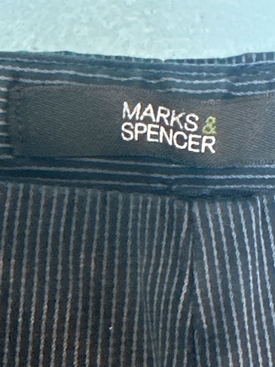 Pantaloni: Marks&Spencer Damenhose Dunkelblau, Gestreift – Usato da Leuk-Stadt venduto da 2thcircle 5