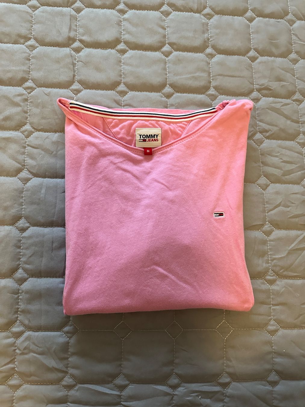 T-shirt: Tommy jeans Tshirt – Usato da Frutigen venduto da kat_658p