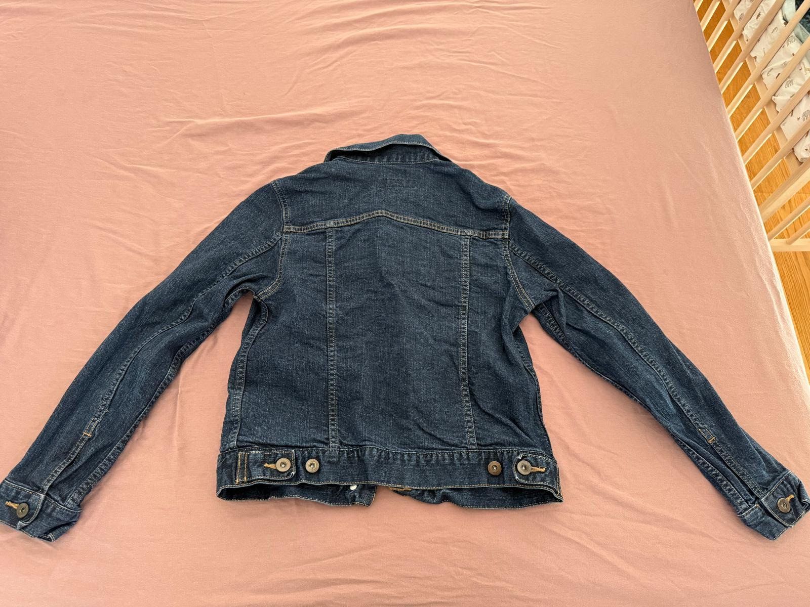 Uniqlo Vestes: Uniqlo Denim Jacket – D'occasion à Basadingen par ChristabelsCloset 2