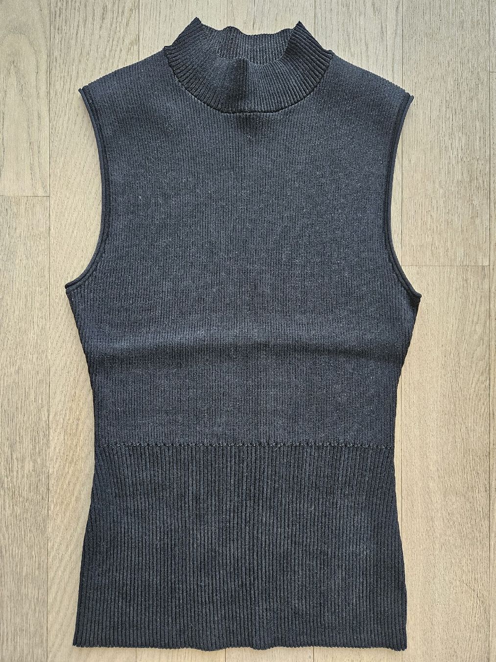 Theory Top: THEORY Schwarzes Top, S – Nuovo (secondo la descrizione) da Regensdorf venduto da bus_dn2t 2