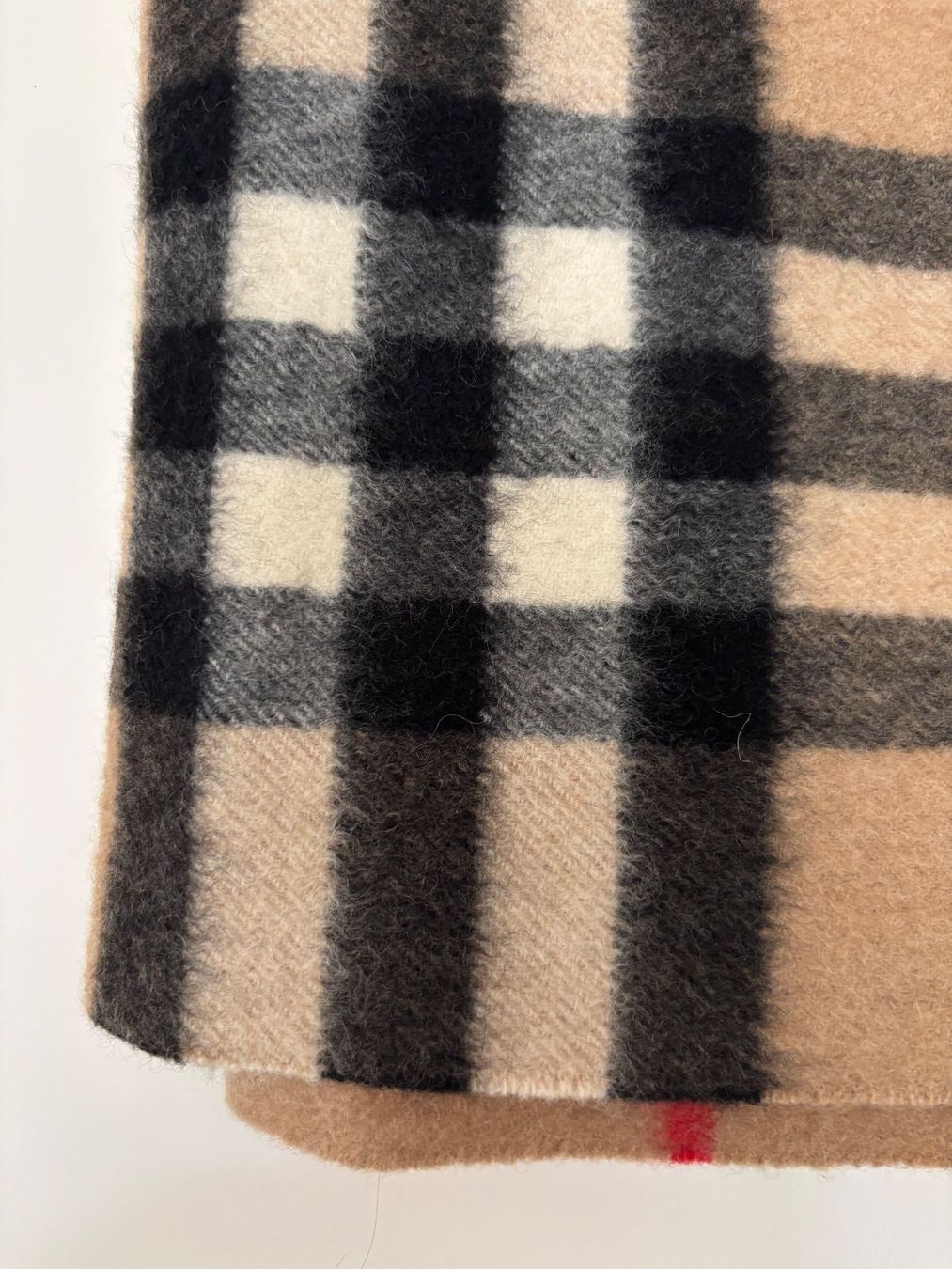 Burberry Foulard & Sciarpe: BURBERRY  Kashmir Rundhalsschal 70x30cm – Usato da Herrliberg venduto da mayfi 3