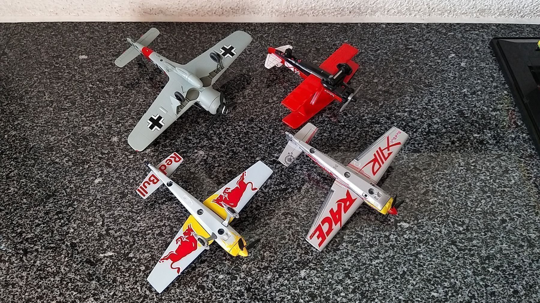 Kit di modellismo & Modellini statici: 11 Flugzeugmodelle diverse Massstäbe – Nuovo (secondo la descrizione) da Rotkreuz venduto da JustForSale 8