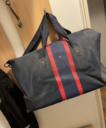 Geräumige Tommy Hilfiger Weekender Tasche