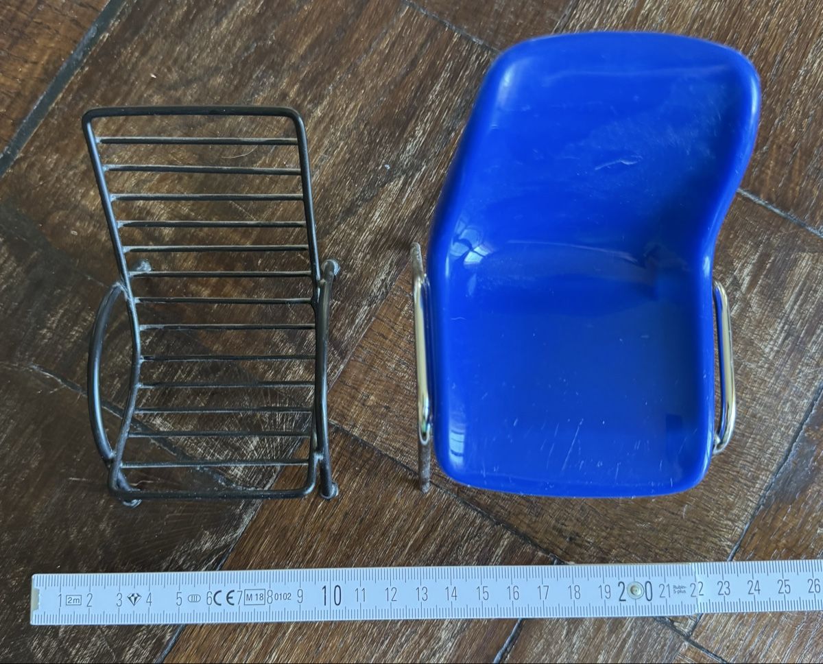 Sedie: Miniatur Stühle 2 Stück – Usato da Trélex venduto da stripedthrift 1