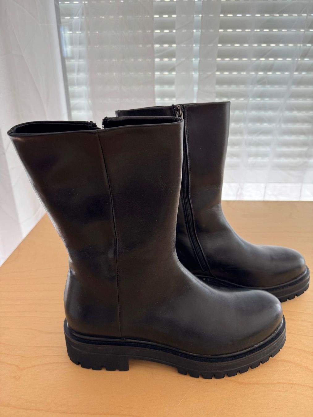 Scarpe da donna: neue Stiefeletten, Leder, schwarz, Grösse 39 – Usato da Rorschacherberg venduto da beeechen 2