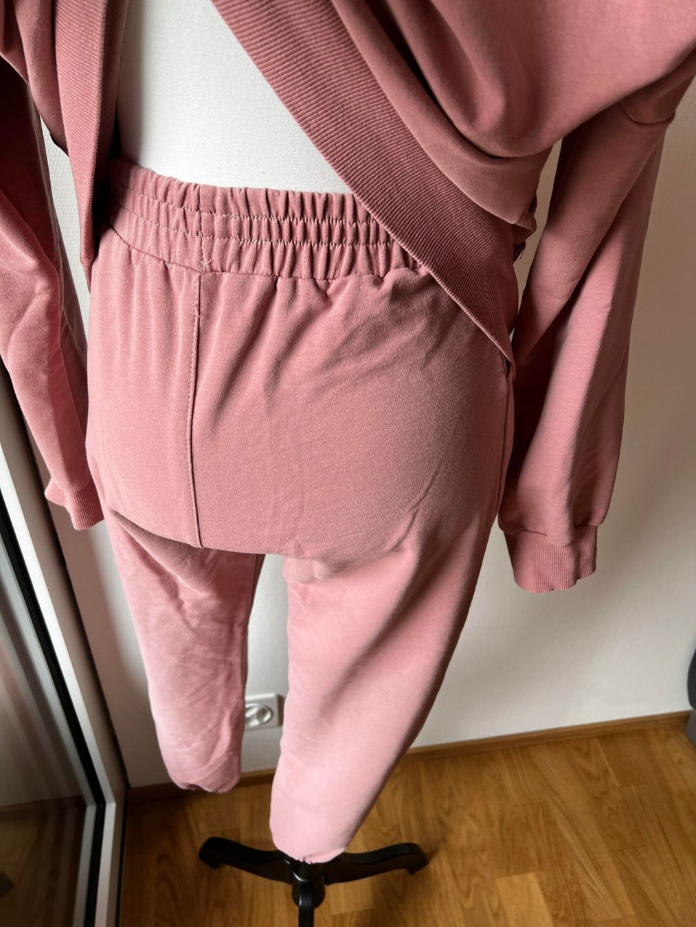 Anzüge & Kostüme: Rosa Anzug S/XS – Gebraucht aus Riehen von edu_92w7 5