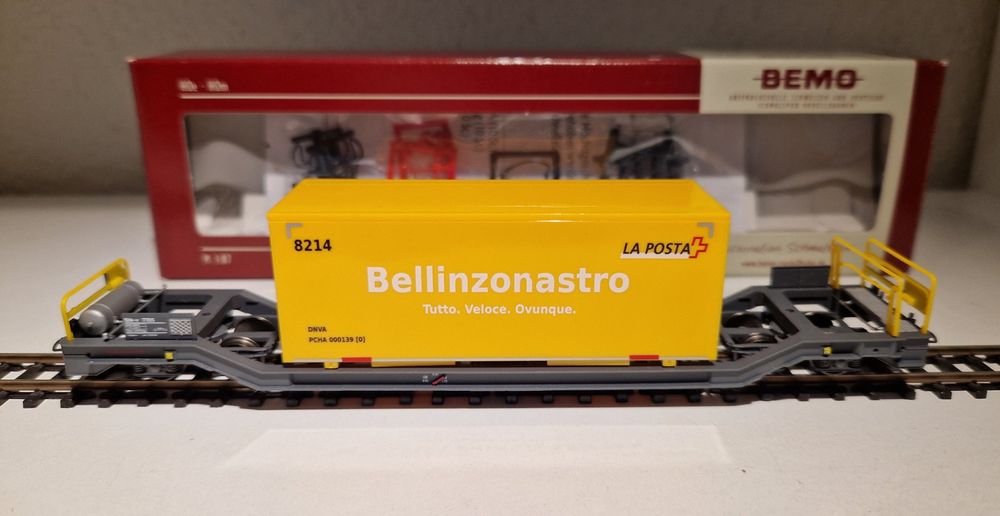 RhB Tragwagen Sbk-v 7705 mit Post "Bellinzonastro", Bemo HOm 5