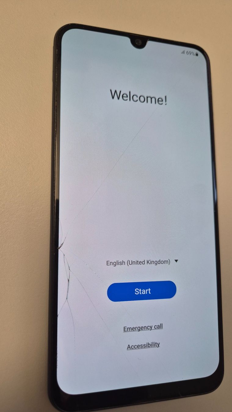 Samsung Handys / Smartphones: Samsung Galaxy A50 - écran cassé – Gebraucht aus Les Geneveys-sur-Coffrane von Largowinch