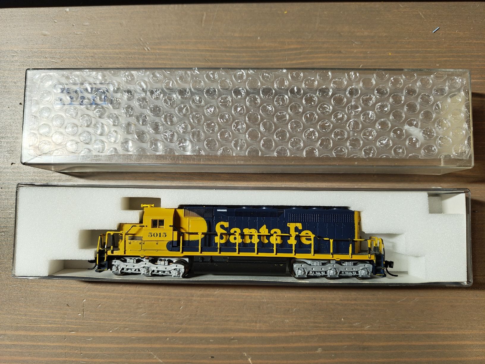 Kato Modellini di ferrovie: Santa Fe SD40 – Usato da Unterseen venduto da Daniel_Geiger 2