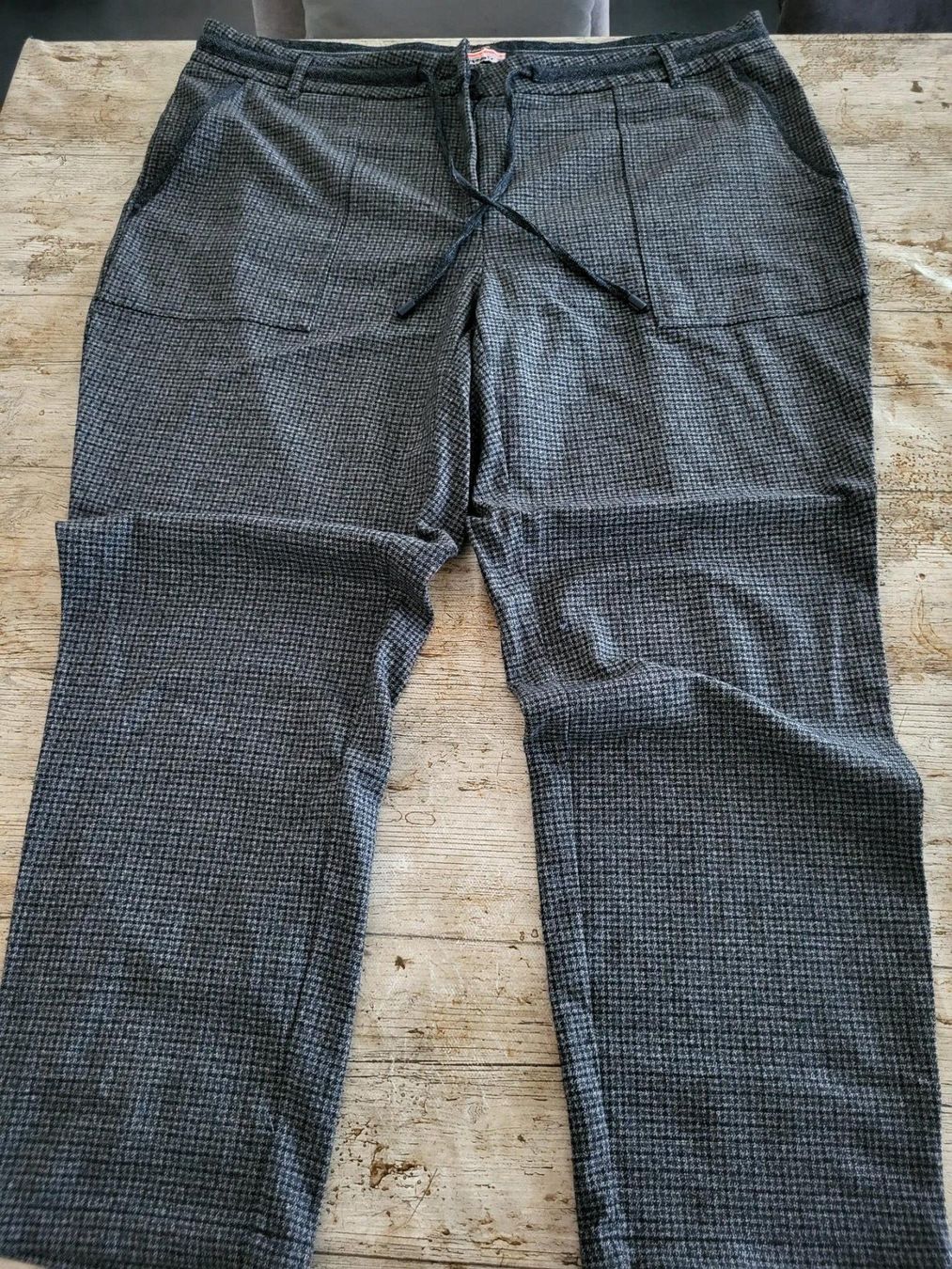 Cecil Pantalons: Karierte Herbsthose von Cecil Grösse 36/28 – D'occasion à Emmenbruecke par Haufis