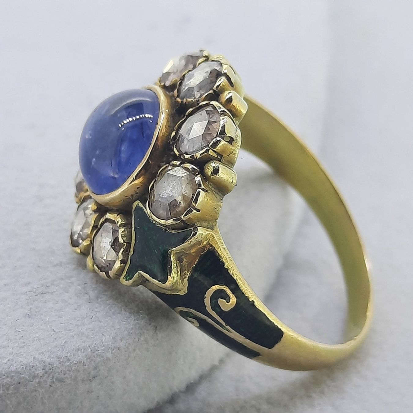 Anelli: Wunderschöner Goldring mit 8 edlen Altschliff Diamanten – Usato da Unterägeri venduto da Altgoldschmuck 1