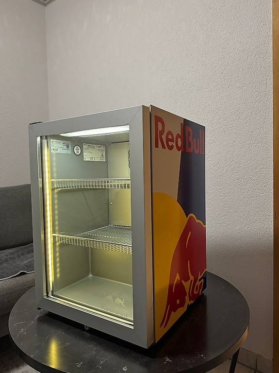 Frigoriferi: Redbull Kühlschrank mit Glastüre  – Usato da Wynau venduto da Lorent_Be 1