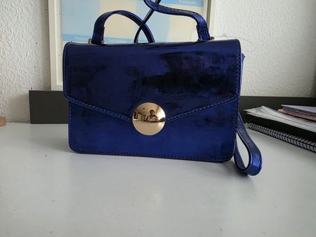 Handtasche Umhängetasche blau glänzend guter Zustand