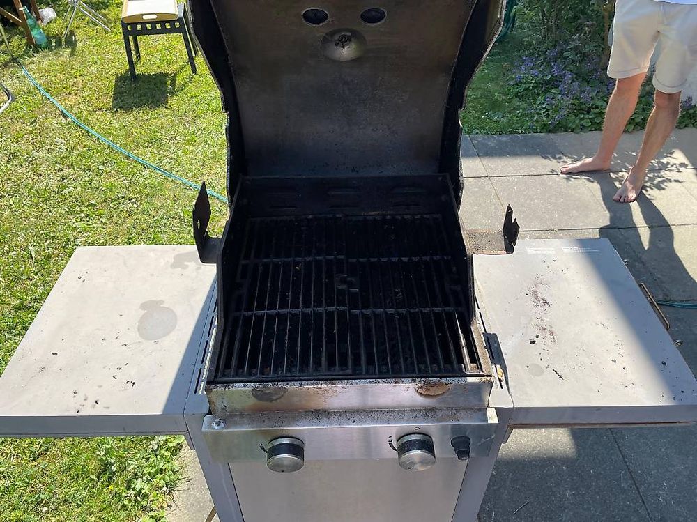 Griglie: Grill Barbecue à gaz Tenneker à donner – Usato da Ecublens VD venduto da gra_r782 1