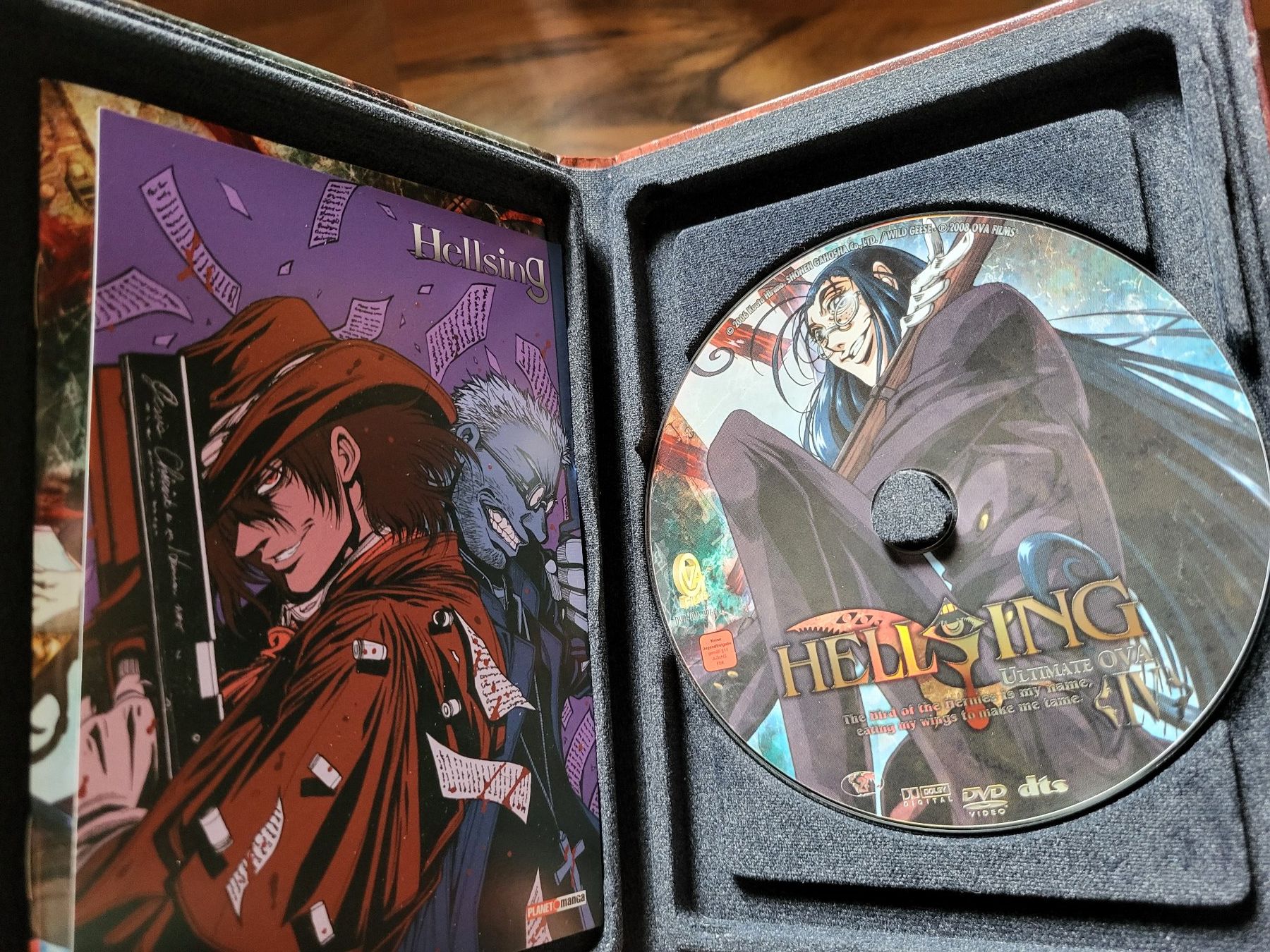 Tutti i DVDs: Hellsing Ultimate OVA Vol. 1-4 DVD – Usato da Gossau SG venduto da Bonitoflocken 4