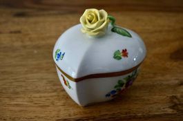 Herend Porzellan handpainted Bonboniere Herzform