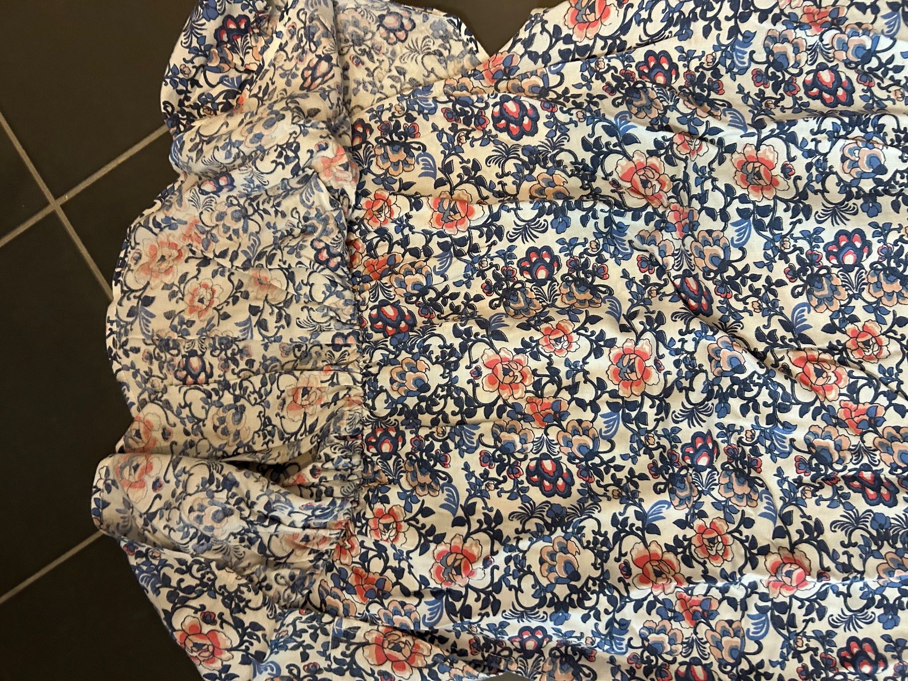 Blusen, T-Shirts & Tops: Blouse à volant / T. 176 - 16 ans – Gebraucht aus Daillens von guisepa 2