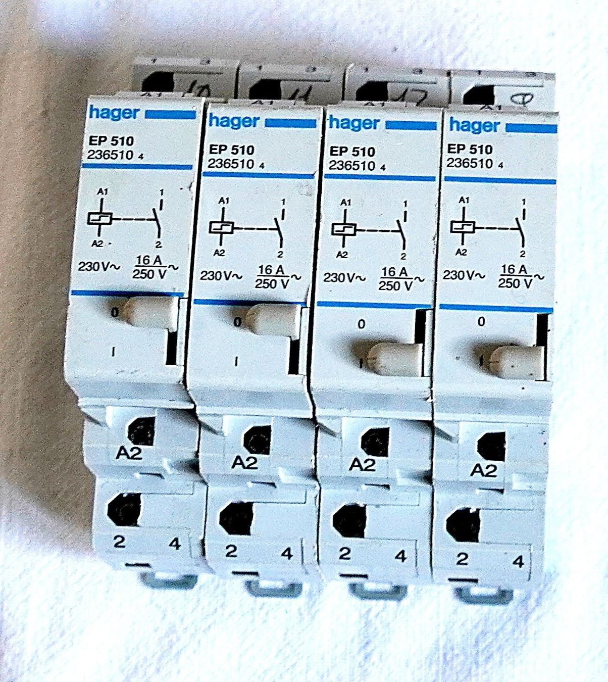 Componenti elettronici: Fernschalter, Impulsschalter, Stromstosschalter – Usato da Baar venduto da 2cvbaar 4