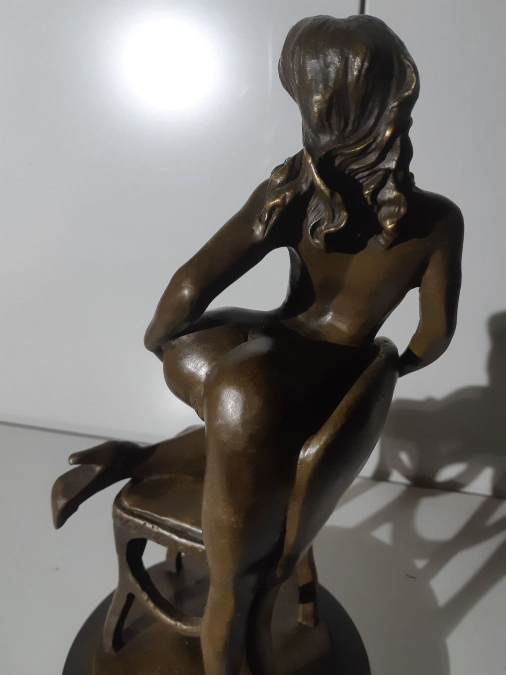 Sculture & Statue: Auf Stuhl knieender Bronze Akt – Usato da Grindelwald venduto da carro5 3