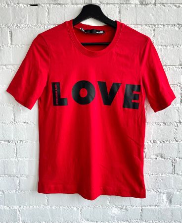Cooles, rotes T-Shirt von LOVE MOSCHINO