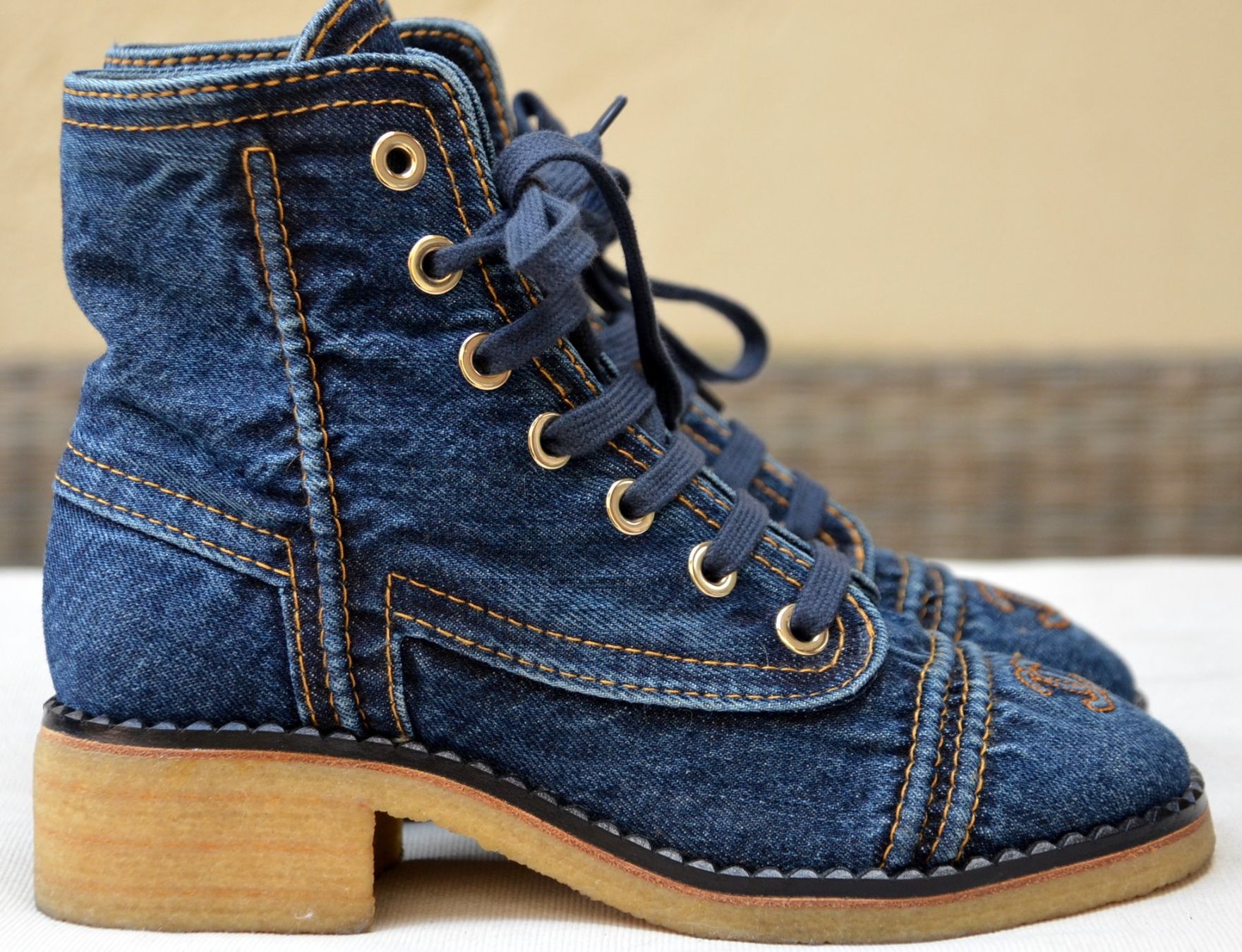 Chanel Scarpe da donna: Boots Chanel  bottines  .36 – Usato da Collonges venduto da Auganien 4