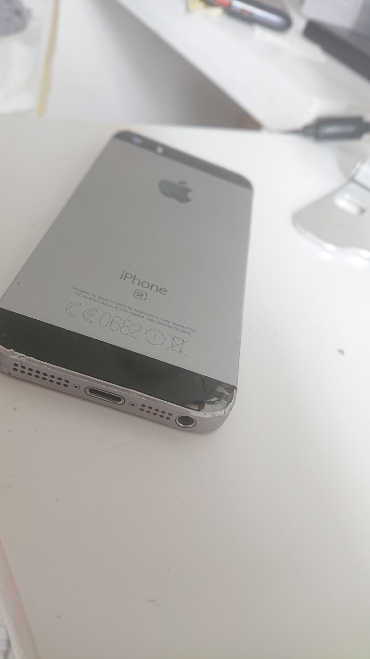 Apple Portables: iPhone SE Defekt – Défectueux à Flawil par rcnkr 2