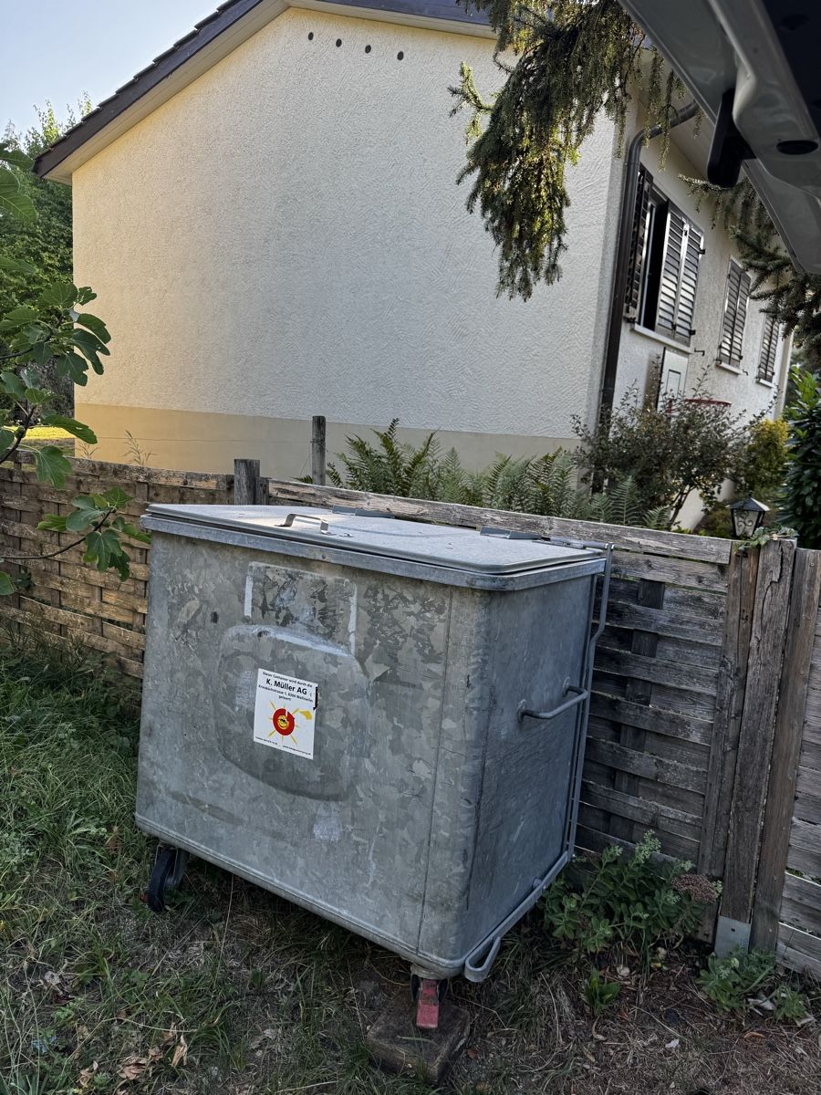 Korpus: Grosser Metall Container mit Rollen gebraucht – Gebraucht aus Dietlikon von admin77 2