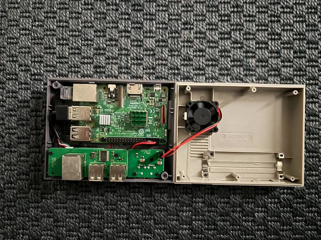 Console: Retroflag NESPi Case mit Raspberry Pi 3 & 4 USB-Controllern – Usato da Dübendorf venduto da sve_pbr5 4