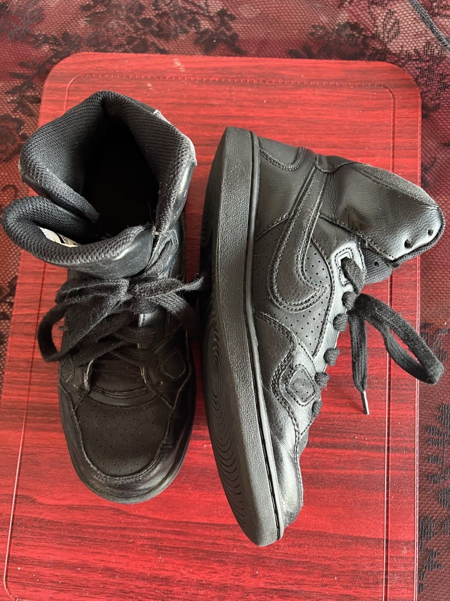 Nike Scarpe da uomo: Basket Nike montantes noires taille 38 – Usato da Chézard-St-Martin venduto da Cheyenne_75