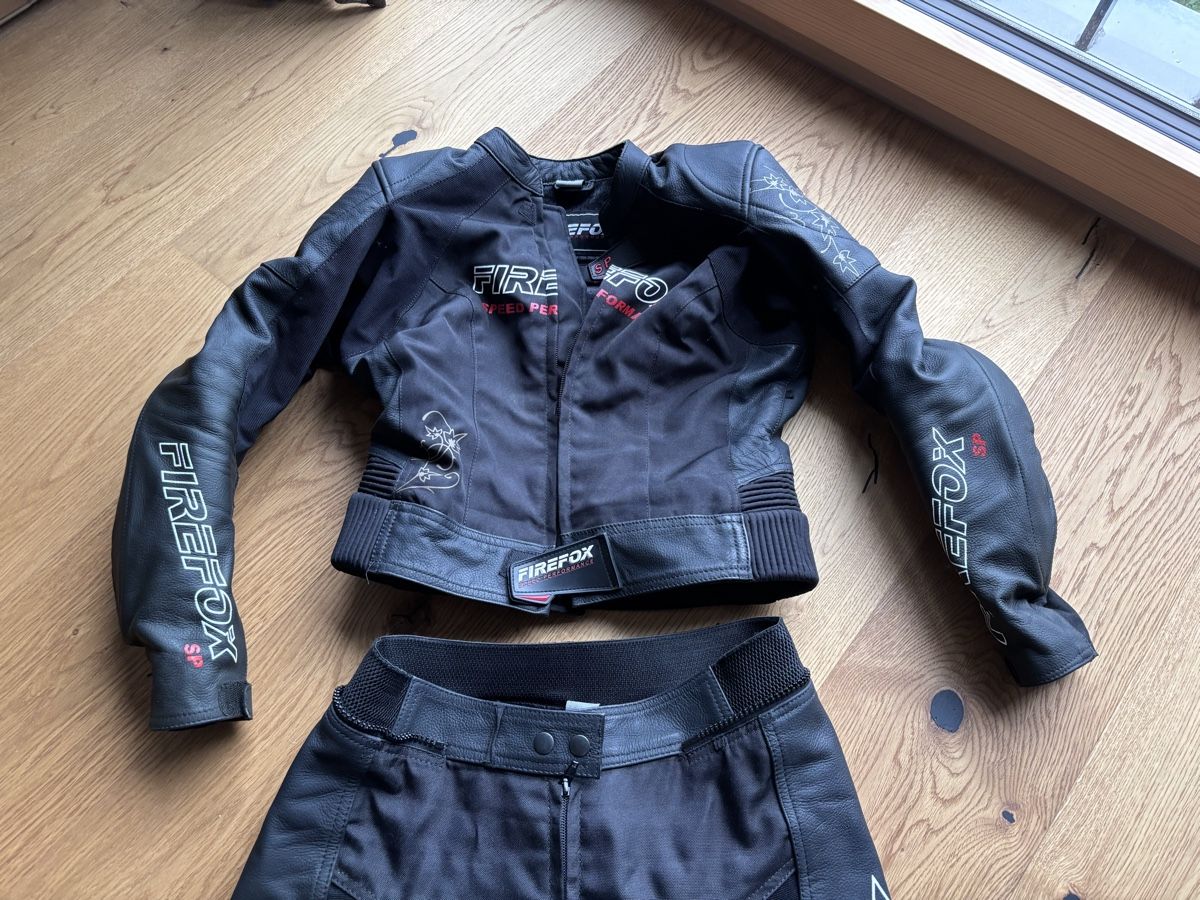 Lotti di vestiti: Firefox Motorradkombi - Top Zustand – Usato da Aarau venduto da Rocha6 1