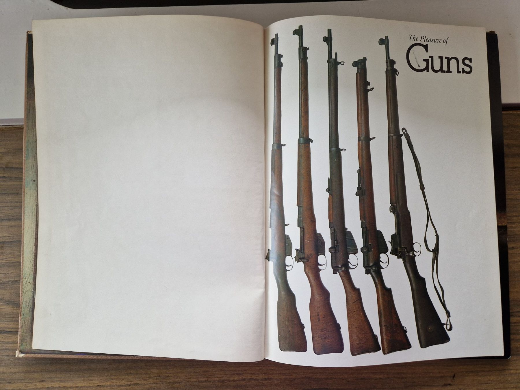 Bücher: The Pleasure of Guns – Gebraucht aus Mörschwil von aik_x8mc 2