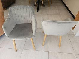 6 Esszimmerstühle ADSLEV grauer Samt/natur. Kaum gebraucht.