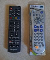 3 Fernbedienungen, Panasonic TV und 2 Chunghop neu