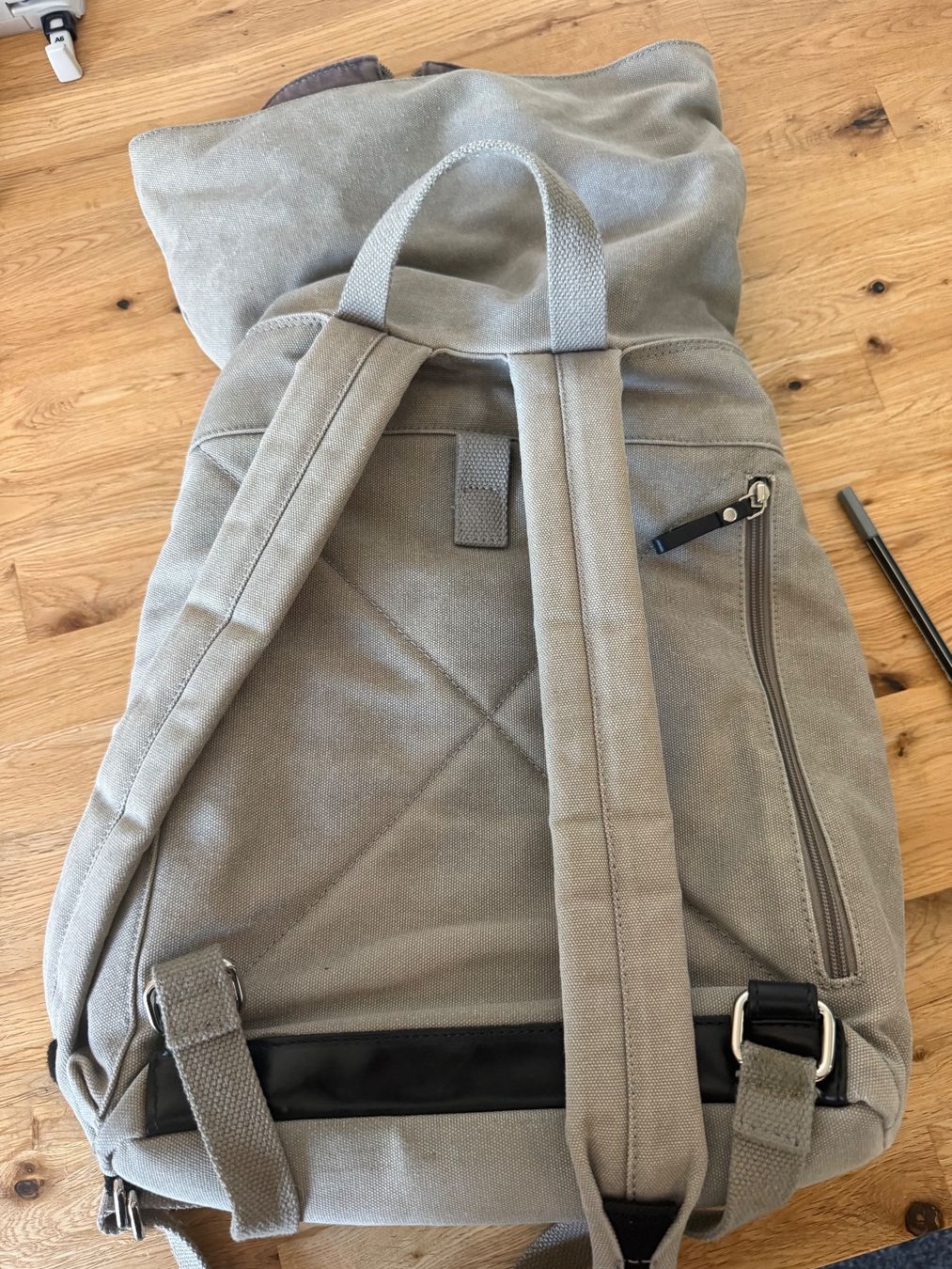 Zaini: Moderner Rucksack/Shopper aus Canvas – Usato da Sarmenstorf venduto da SimonScheurer 1