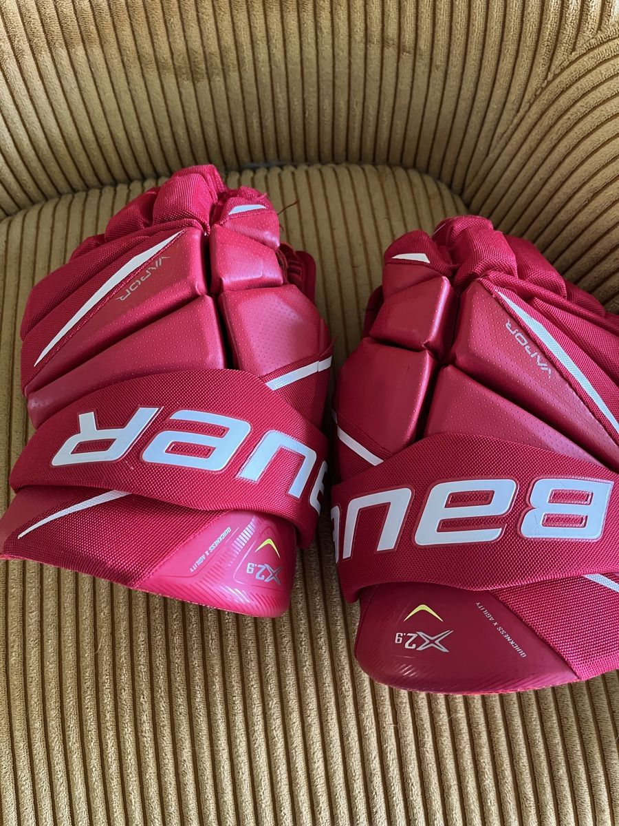 Bauer Altri accessori da uomo: Eishockey Handschuhe Bauer Rot Gr 14 – Usato da Rechthalten venduto da Trikot-master
