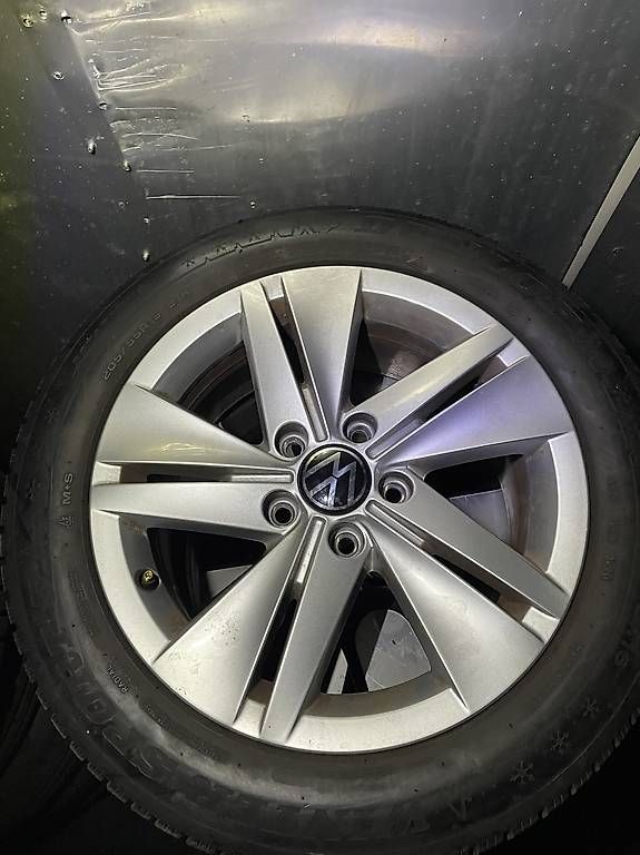 Pneumatici & Ruote complete: VW Golf 8 Original Winterkompletträder – Usato da Volketswil venduto da DZMO 3