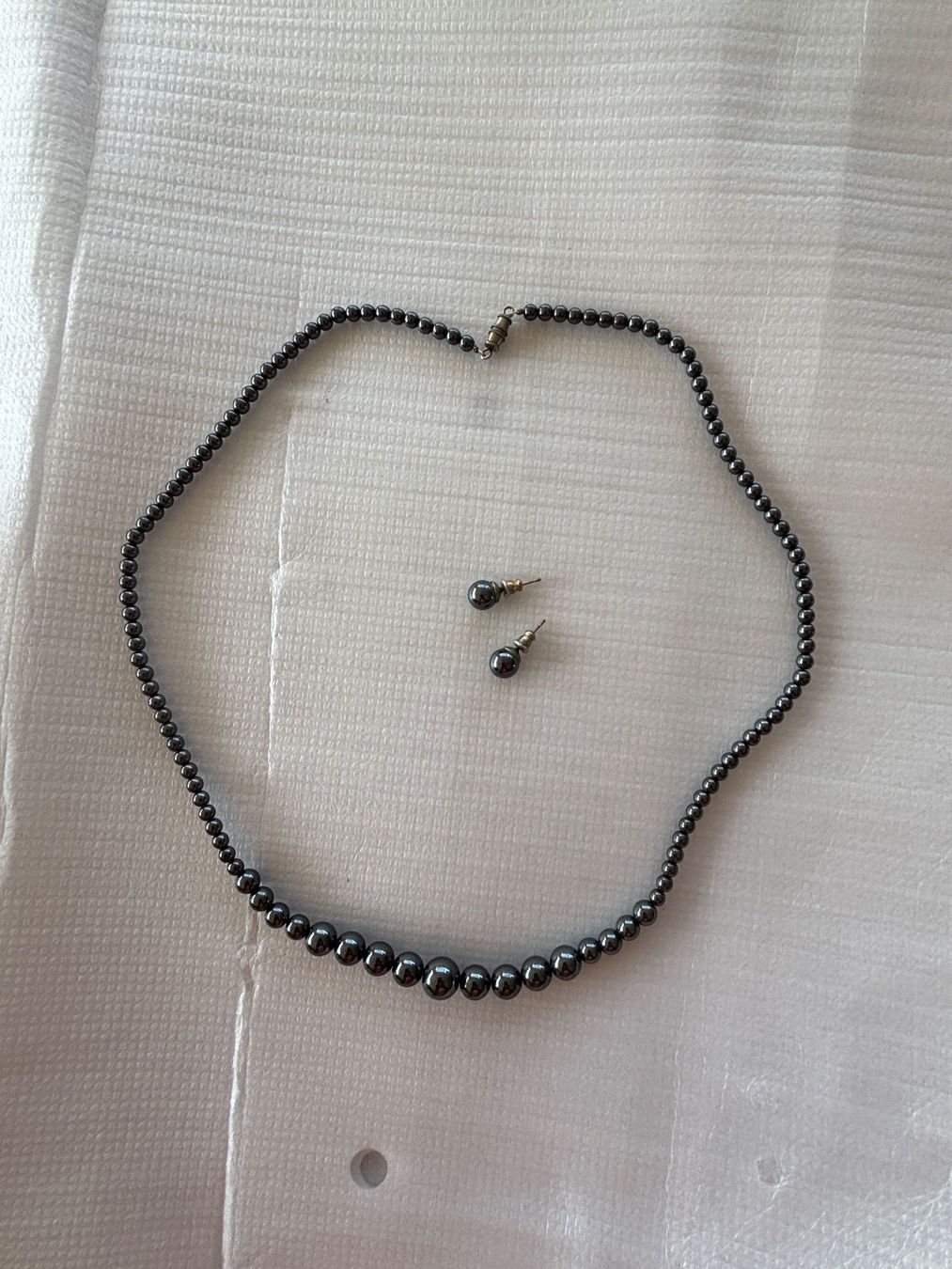 Catenine: Collier de perles anthracite + boucles d'oreilles vintage – Usato da Bassecourt venduto da keenfind 1